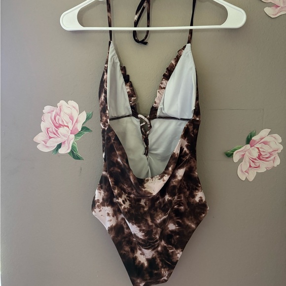 Women’s size medium one piece swim suit never worn - Picture 5 of 8